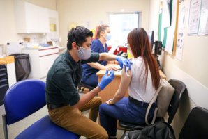 英格蘭向16歲和17歲的青少年開放COVID助推器計劃