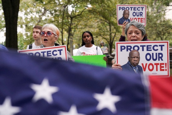 民主黨議員說(shuō)，如果沒(méi)有新的投票權(quán)法，美國(guó)選舉工作者很脆弱