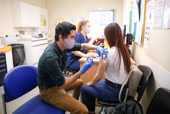 英格蘭向16歲和17歲的青少年開(kāi)放COVID助推器計(jì)劃