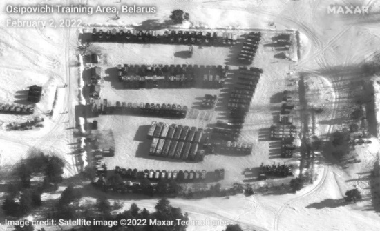 俄羅斯在烏克蘭邊境附近大規(guī)模集結(jié)軍隊(duì)衛(wèi)星圖像：