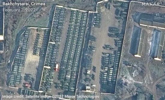 俄羅斯在烏克蘭邊境附近大規(guī)模集結(jié)軍隊(duì)衛(wèi)星圖像：