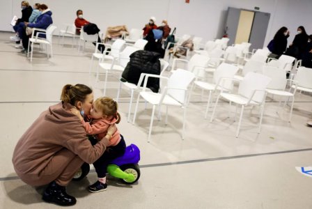 三代女性逃離烏克蘭戰(zhàn)爭(zhēng)前往西班牙