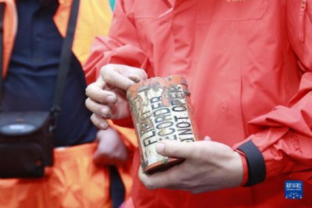 <b>第2個黑匣子在1.5米土層下被挖出</b>