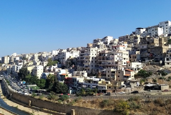 在利比亞兩個(gè)敵對政府之間的對峙中的黎波里緊張