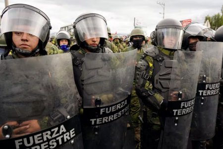 厄瓜多爾土著抗議者在首都游行