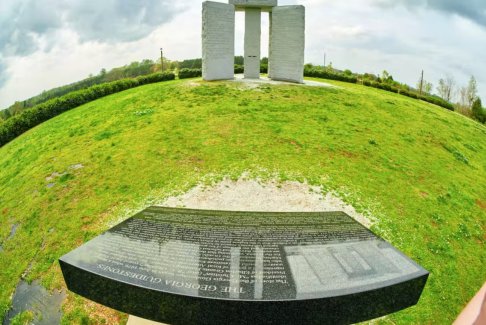 爆炸巖石喬治亞指南石被稱為“美國的巨石陣”