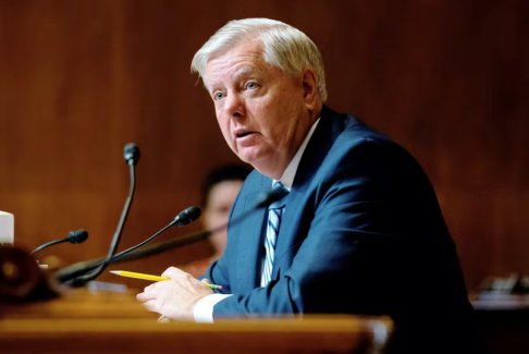 美國參議員提議將商業(yè)飛行員強制退休年齡延長到