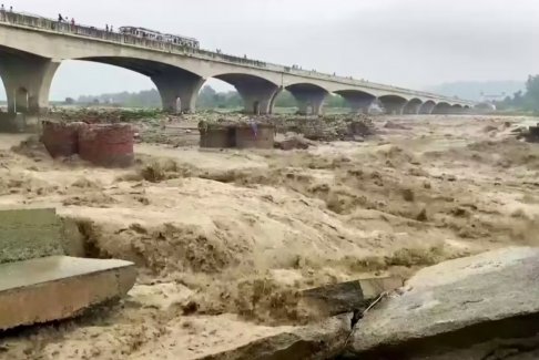 季風(fēng)降雨襲擊印度北部和東部引發(fā)洪水和山體滑坡數(shù)