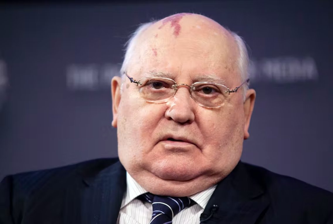 蘇聯(lián)最后一任領(lǐng)導(dǎo)人米哈伊爾&middot;戈?duì)柊蛦谭蛉ナ? /></p>
<p>2022年8月30日，蘇聯(lián)最后一任領(lǐng)導(dǎo)人戈?duì)柊蛦谭蛉ナ溃砹_斯莫斯科醫(yī)院官員說，蘇聯(lián)第一任同時也是最后一任總統(tǒng)米哈伊爾&middot;戈?duì)柊蛦谭虍?dāng)?shù)貢r間30日在莫斯科去世，終年91歲。</p>
<p>當(dāng)?shù)貢r間周二晚上，莫斯科中央臨床醫(yī)院對外表示，&ldquo;米哈伊爾&middot;謝爾蓋耶維奇&middot;戈?duì)柊蛦谭蛟谝粓鰢?yán)重而漫長的疾病后去世。&rdquo;</p>
<p>俄羅斯通訊社稱，戈?duì)柊蛦谭蚪衲?月滿91歲，尚且沒有關(guān)于這位政治家去世前健康狀況的詳細(xì)信息。今年夏天早些時候，關(guān)于這位前蘇聯(lián)領(lǐng)導(dǎo)人的健康狀況急劇惡化的傳言逐漸浮出水面，然而，戈?duì)柊蛦谭蚧饡雒姹僦{。另有消息稱，他于 2021 年 10 月因新冠疫情而被隔離在醫(yī)院。</p>
<p>另據(jù)塔斯社報(bào)道，戈?duì)柊蛦谭驅(qū)⒈话苍嵩谀箍菩率ヅ?，緊鄰其夫人賴莎所下葬的墓地。</p>
<p><strong>以下是來自世界各地的一些反應(yīng)：</strong></p>
<p><strong>俄羅斯總統(tǒng)弗拉基米爾&middot;普京</strong></p>
<p>他的發(fā)言人德米特里佩斯科夫告訴國際文傳電訊社，他表達(dá)了&ldquo;最深切的哀悼&rdquo;。&ldquo;明天他將給他的家人和朋友發(fā)一封慰問電。&rdquo;</p>
<p><strong>聯(lián)合國秘書長安東尼奧&middot;古特雷斯</strong></p>
<p>&ldquo;得知米哈伊爾&middot;戈?duì)柊蛦谭虻氖攀?，我深感悲痛，他是一位改變歷史進(jìn)程的獨(dú)一無二的政治家。他為和平結(jié)束冷戰(zhàn)所做的工作比任何其他人都多。</p>
<p>&ldquo;世界失去了一位杰出的全球領(lǐng)袖、堅(jiān)定的多邊主義者和不知疲倦的和平倡導(dǎo)者。&rdquo;</p>
<p><strong>歐洲委員會主席烏爾蘇拉&middot;馮德萊恩</strong></p>
<p>&ldquo;米哈伊爾&middot;戈?duì)柊蛦谭蚴且晃恢档眯刨嚭褪苋俗鹁吹念I(lǐng)導(dǎo)人。他在結(jié)束冷戰(zhàn)和拆除鐵幕方面發(fā)揮了關(guān)鍵作用。它為自由歐洲開辟了道路&hellip;&hellip;這一遺產(chǎn)是我們不會忘記的。&rdquo;</p>
<p><strong>里根基金會和研究所</strong></p>
<p>&ldquo;里根基金會和研究所為失去前蘇聯(lián)領(lǐng)導(dǎo)人米哈伊爾&middot;戈?duì)柊蛦谭蚨У?，他曾?jīng)是羅納德&middot;里根的政治對手，最終成為朋友。我們向戈?duì)柊蛦谭蚣易搴投砹_斯人民致以哀悼和祈禱。 "</p>
<p><strong>美國前國務(wù)卿詹姆斯貝克三世</strong></p>
<p>&ldquo;歷史將銘記米哈伊爾&middot;戈?duì)柊蛦谭颍∕ikhail Gorbachev），他是帶領(lǐng)偉大國家走向民主的巨人。他決定不使用武力將帝國團(tuán)結(jié)在一起，從而在和平結(jié)束冷戰(zhàn)中發(fā)揮了關(guān)鍵作用&hellip;&hellip;自由世界非常想念他。&rdquo;</p>
<p><strong>美國前國務(wù)卿康多莉扎賴斯</strong></p>
<p>&ldquo;聽到米哈伊爾&middot;戈?duì)柊蛦谭蚴攀赖南?，我感到很難過。他是一個努力為他的人民帶來更好生活的人。他的生命意義重大，因?yàn)闆]有他和他的勇氣，就不可能結(jié)束寒冷和平戰(zhàn)爭。&rdquo;</p>
<p><strong>英國首相鮑里斯&middot;約翰遜</strong></p>
<p>&ldquo;我一直欽佩他在和平結(jié)束冷戰(zhàn)時表現(xiàn)出的勇氣和正直&hellip;&hellip;在普京侵略烏克蘭的時候，他對開放蘇聯(lián)社會的不懈承諾仍然是我們所有人的榜樣。&rdquo;</p>
<p><strong>加拿大前總理布賴恩&middot;莫羅尼</strong></p>
<p>&ldquo;他是一個好朋友，盡管這看起來令人驚訝......他是一個非常令人愉快的人，他對國家的未來有著遠(yuǎn)大的愿景，這與現(xiàn)在所表達(dá)的相反。歷史會記住他是一個偉大的變革領(lǐng)袖。&nbsp;</p>　　本文“”來源：http://www.zjjzhonglv.com/shishi/1916.html，轉(zhuǎn)載必須保留網(wǎng)址。
      <div   id=