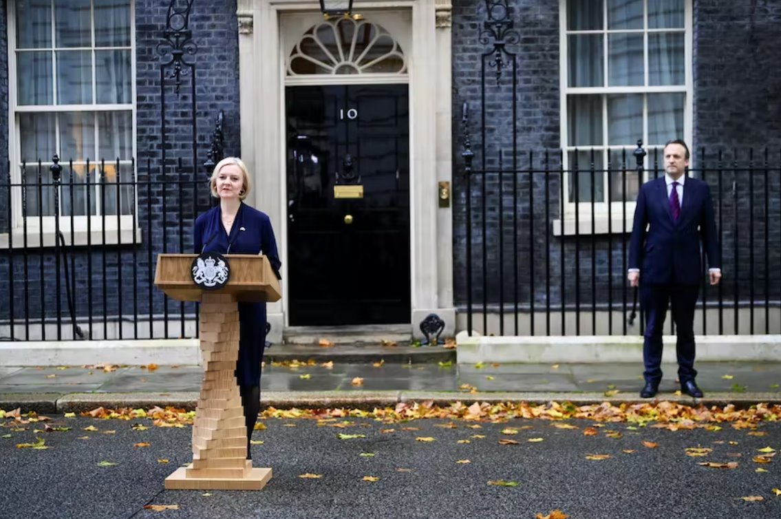 特拉斯宣布辭去英國首相職務