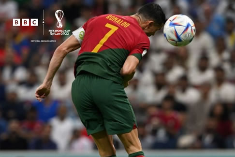 C羅碰到球了嗎 葡萄牙2-0烏拉圭第一個(gè)進(jìn)球C羅沒(méi)頂?shù)? class=