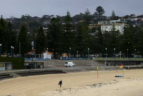 澳大利亞內(nèi)陸城鎮(zhèn)為洪水高峰做好準(zhǔn)備