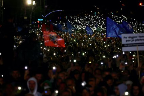 阿爾巴尼亞反政府示威者與警察發(fā)生沖突