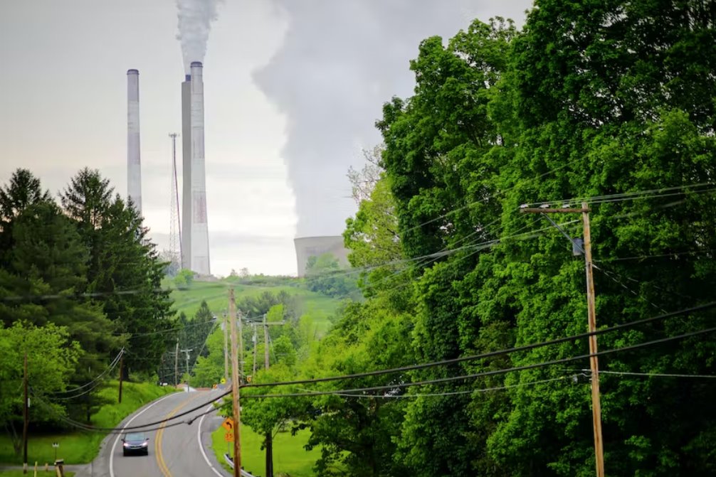 拜登評論曼欽在美國中期選舉前抨擊燃煤電廠