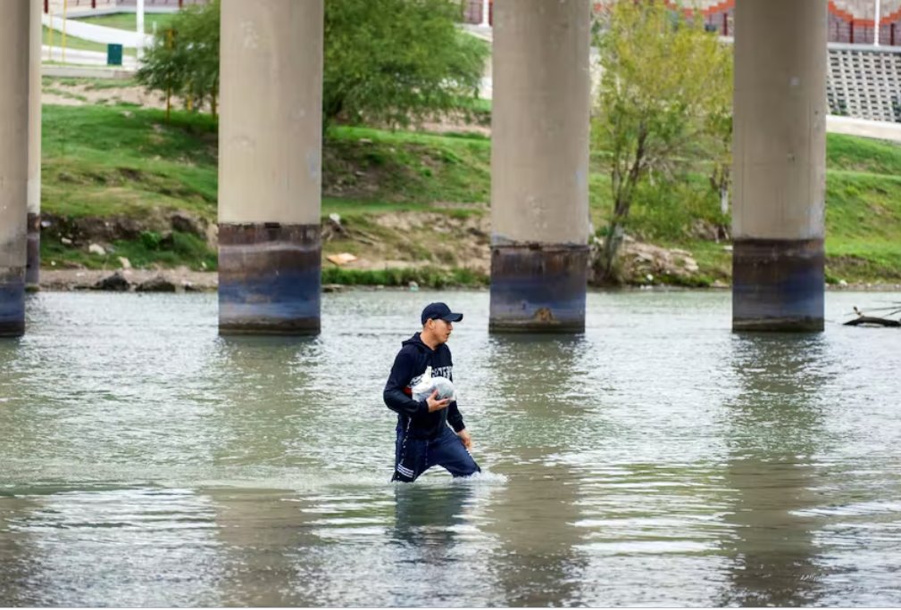 美國(guó)最高法院暫時(shí)阻止結(jié)束大流行時(shí)期的邊境限制