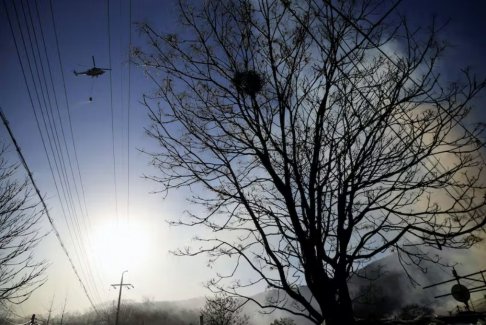 韓國棚戶區(qū)發(fā)生火災(zāi)約500人被疏散