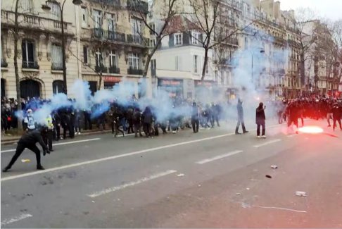 法國全國范圍罷工反對養(yǎng)老金改革