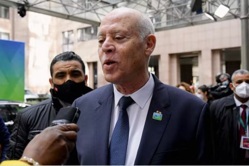 突尼斯警方逮捕了被總統(tǒng)、律師和媒體解雇的前法官