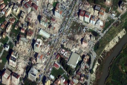 地震后的土耳其小鎮(zhèn) 一名幸存者只想得到幫助離開