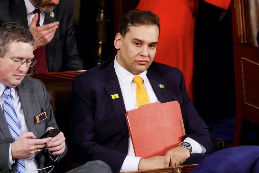 羅姆尼告訴共和黨人喬治桑托斯他&ldquo;不應(yīng)該進(jìn)入國(guó)會(huì)&rdquo;