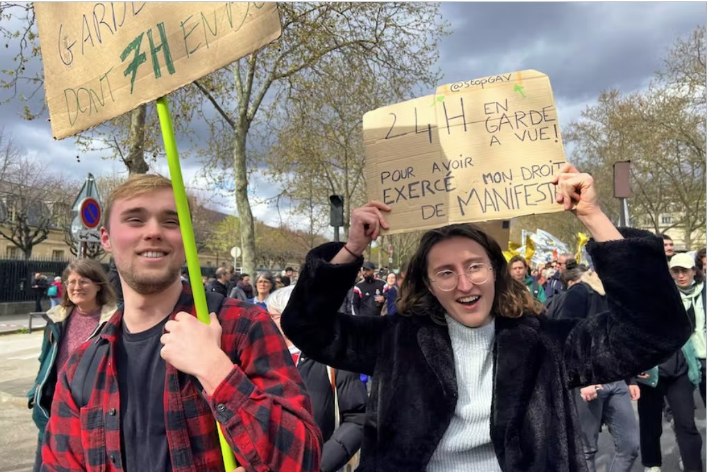 反抗的法國學(xué)生被捕后再次抗議