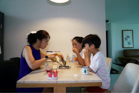 韓國購物者在日本福島污水處理廠前搶購鹽