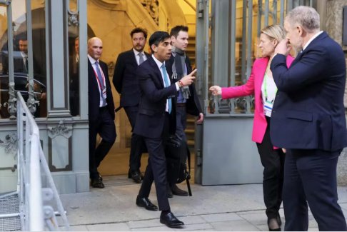 由于歐盟在國防方面缺乏領(lǐng)導力 柏林和巴黎“缺席行