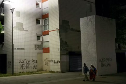 法國騷亂：市長們在不安的平靜中舉行挑釁集會