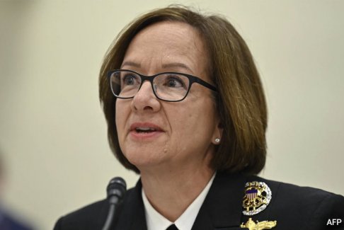 拜登任命女海軍上將領(lǐng)導(dǎo)海軍這在美國(guó)軍方尚屬首次