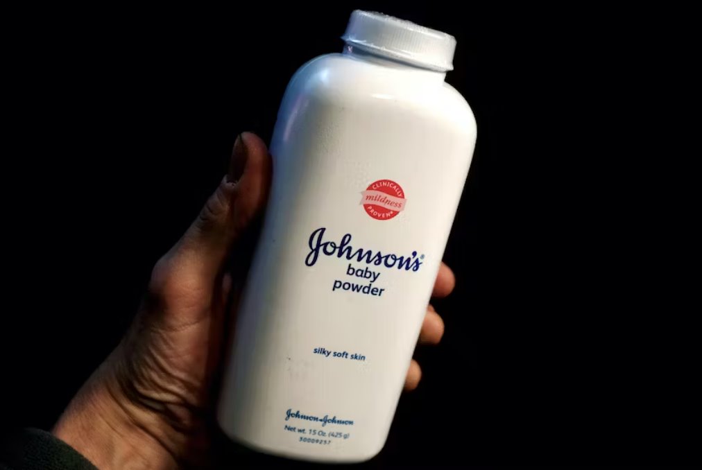 陪審團(tuán)敦促在強(qiáng)生滑石粉審判中施加嚴(yán)厲的懲罰性賠償