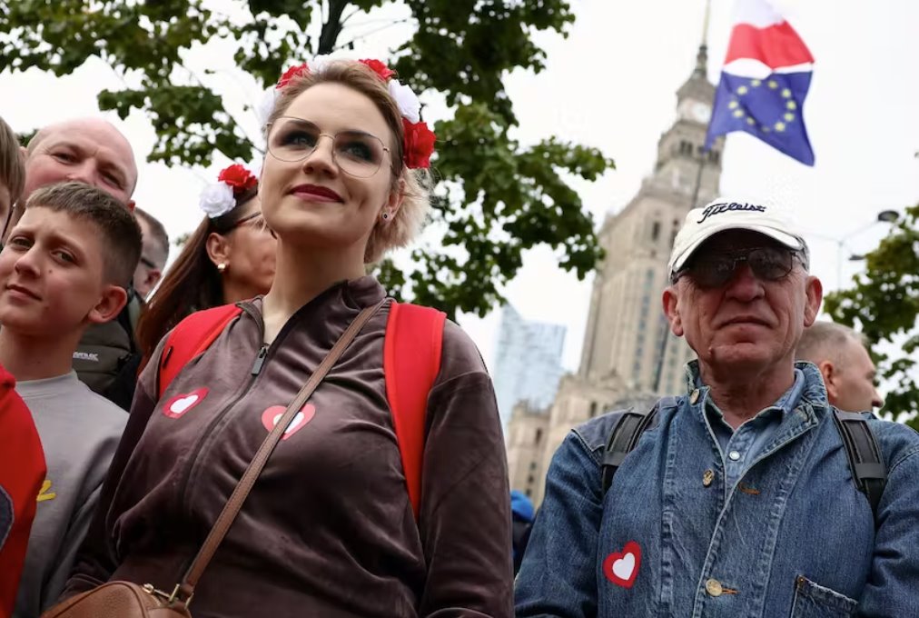 波蘭反對派在緊張的選舉前舉行大規(guī)模華沙集會