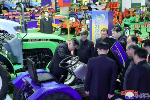朝鮮金正恩呼吁農(nóng)業(yè)機(jī)械行業(yè)“徹底改善”