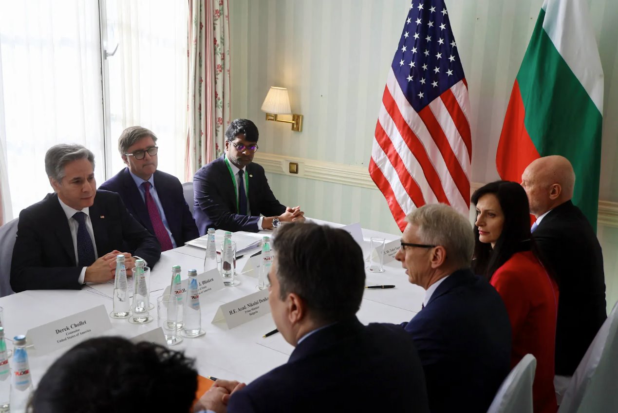 美國國務(wù)卿安東尼&middot;布林肯于2024年2月16日在德國慕尼黑參加慕尼黑安全會(huì)議(MSC)期間會(huì)見保加利亞總理尼古拉&middot;登科夫。