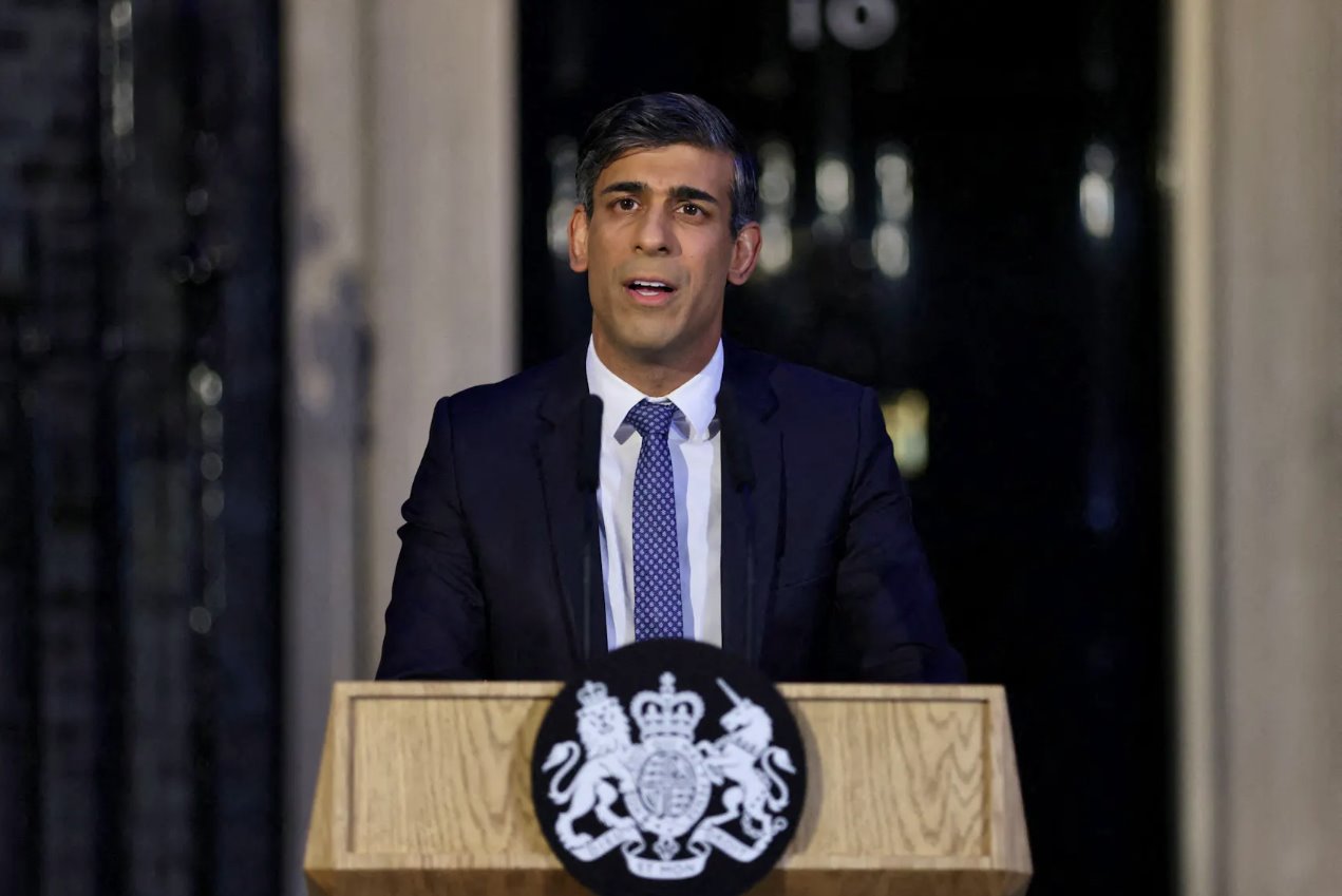 英國(guó)首相里希·蘇納克于2024年3月1日在英國(guó)倫敦唐寧街10號(hào)外發(fā)表講話。