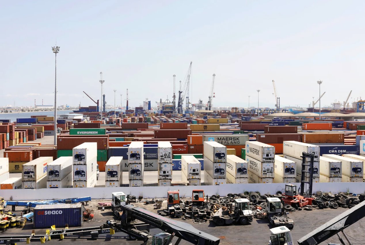 2018年8月30日，突尼斯突尼斯拉德斯港裝載碼頭的集裝箱景觀。