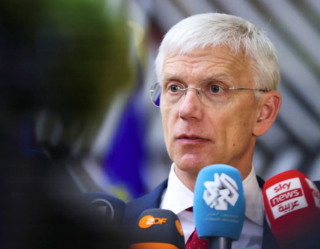 拉脫維亞外交部長克里斯賈尼斯&middot;卡林斯于2024年3月18日在比利時布魯塞爾出席歐盟外交部長會議時向媒體發(fā)表講話。