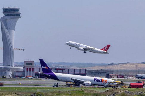 土耳其客機(jī)降落時(shí)爆輪胎無人員傷亡