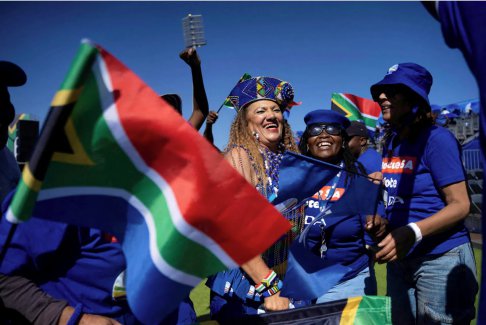 南非人在最具競爭力的選舉中投票