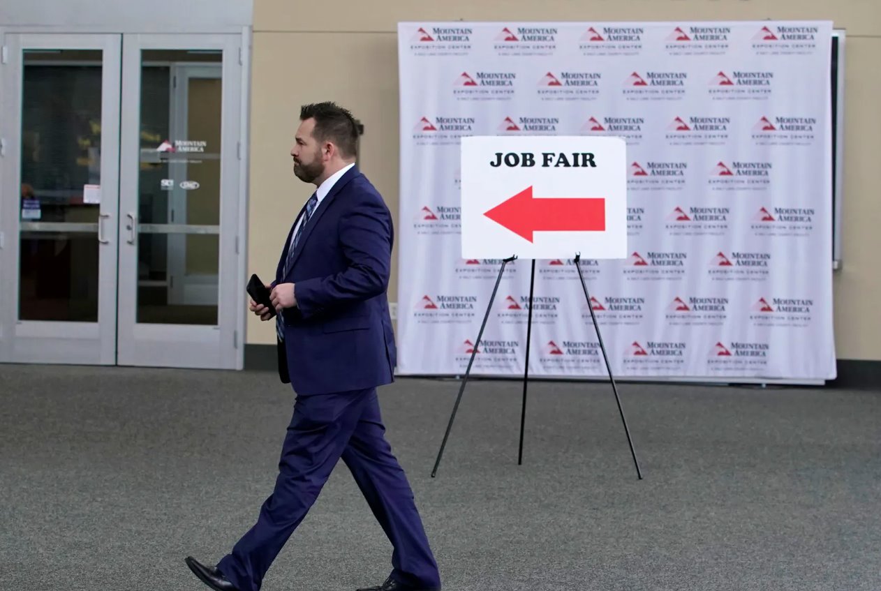 隨著勞動力市場放緩，美國每周申請失業(yè)救濟人數(shù)創(chuàng)八個多月以來新高