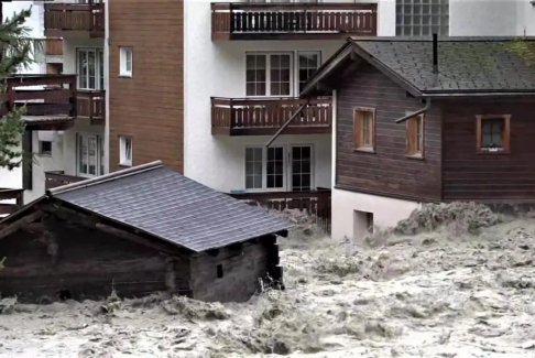 瑞士采爾馬特阿爾卑斯山度假勝地遭遇洪水三人失蹤