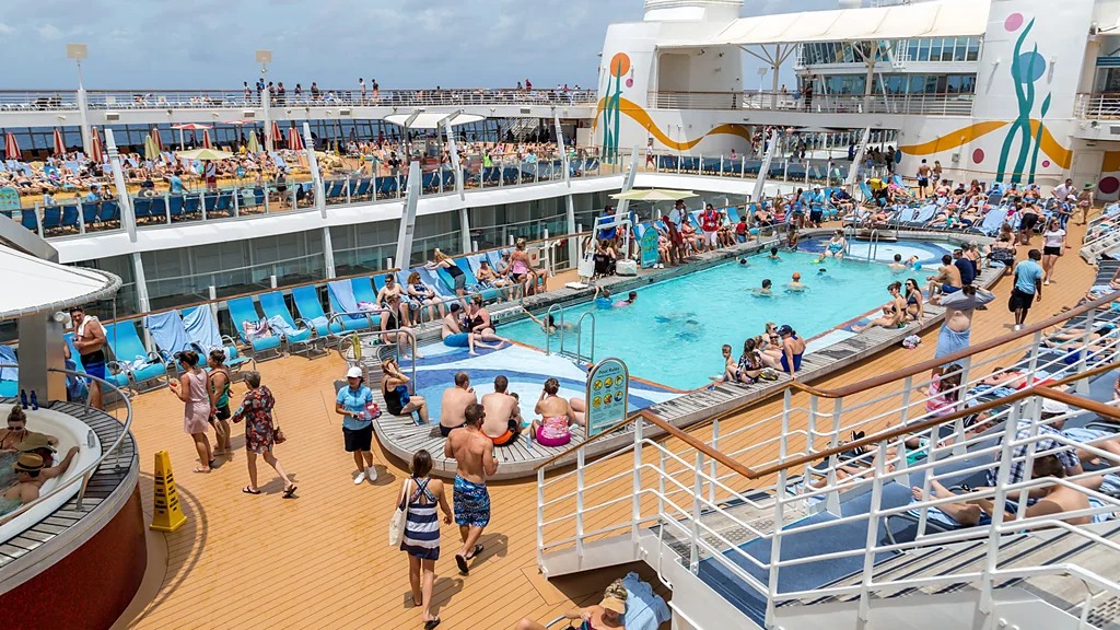 與許多其他類(lèi)型的度假相比，游輪是一種碳密集型旅行方式