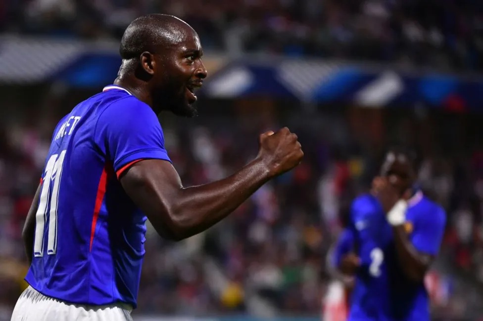 讓-菲利普&middot;馬特塔（Jean-PhilippeMateta）代表法國青年隊(duì)出戰(zhàn)，但尚未獲得成年隊(duì)出場機(jī)會(huì)