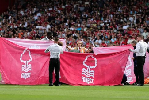 森林隊(duì)中場(chǎng)球員達(dá)尼洛腳踝骨折