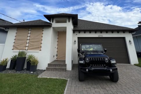 佛羅里達(dá)州市民記錄了颶風(fēng)20個(gè)小時(shí)的歷程