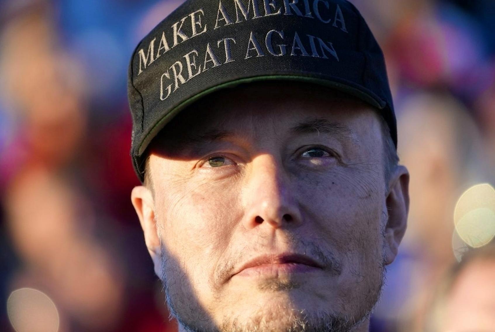 2024年10月5日星期六，賓夕法尼亞州巴特勒，埃隆&middot;馬斯克在特朗普在巴特勒農(nóng)場展的競選活動現(xiàn)場。