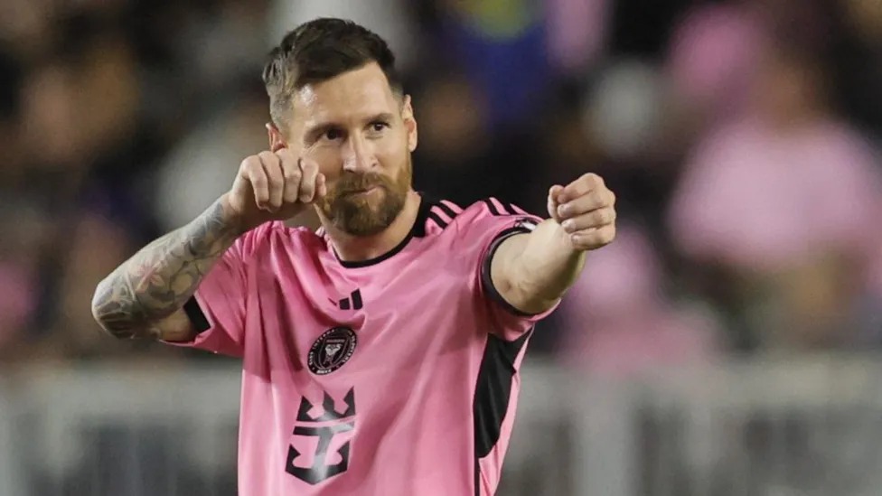 梅西在本賽季的美國職業(yè)足球大聯(lián)盟常規(guī)賽中打進(jìn)了20粒進(jìn)球并貢獻(xiàn)了16次助攻