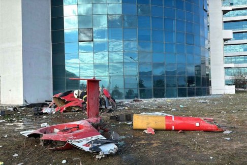 土耳其救護(hù)直升機(jī)撞入醫(yī)院大樓4人死亡