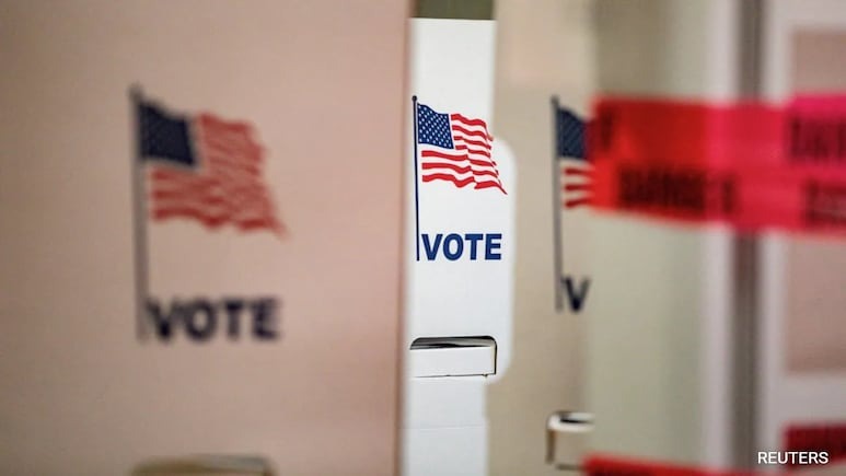 特朗普(DonaldTrump)于11月?lián)魯∶裰鼽h候選人卡馬拉&middot;哈里斯(KamalaHarris)當(dāng)選總統(tǒng)