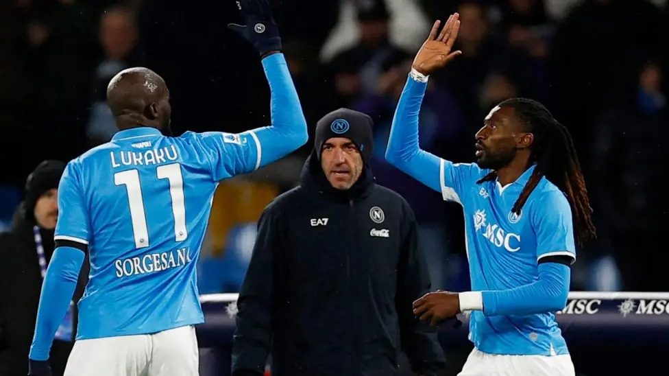 那不勒斯慶祝對陣希臘維羅納的進(jìn)球