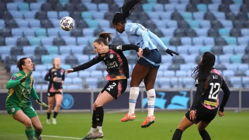 卡迪加·肖頭球攻入曼城對陣萊斯特城的第三球